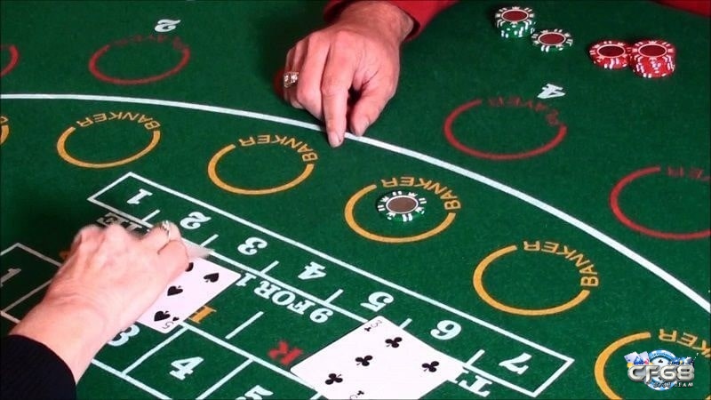 Thực hành qua ví dụ là cách nhanh nhất để hiểu rõ cách tính điểm Baccarat chuẩn.